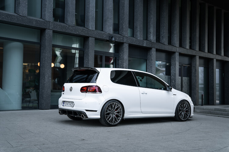 Volkswagen Golf VI – bogate wyposażenie standardowe i wysoki poziom bezpieczeństwa